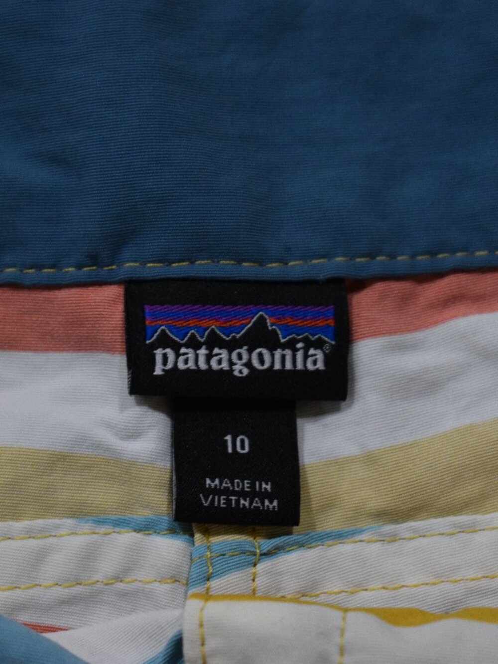 Patagonia Women’s Wavefarer Boardshorts 5” – Striped – Size 10 - Picture 5 of 5